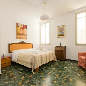 kyras-house.hotelslidodijesolo.com/